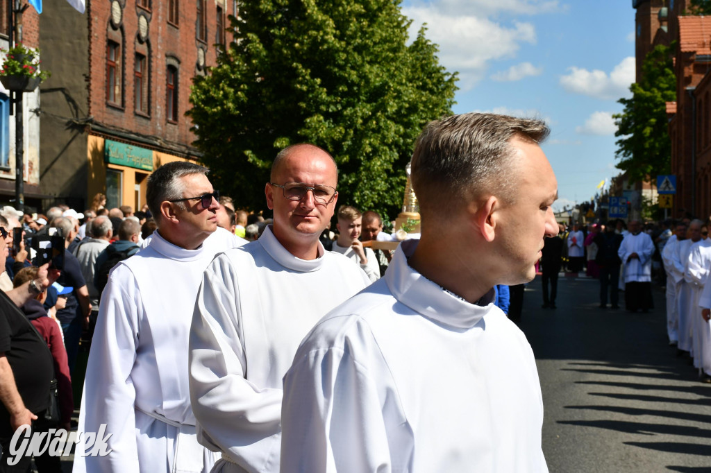 Tysiące pielgrzymów w Piekarach Śląskich