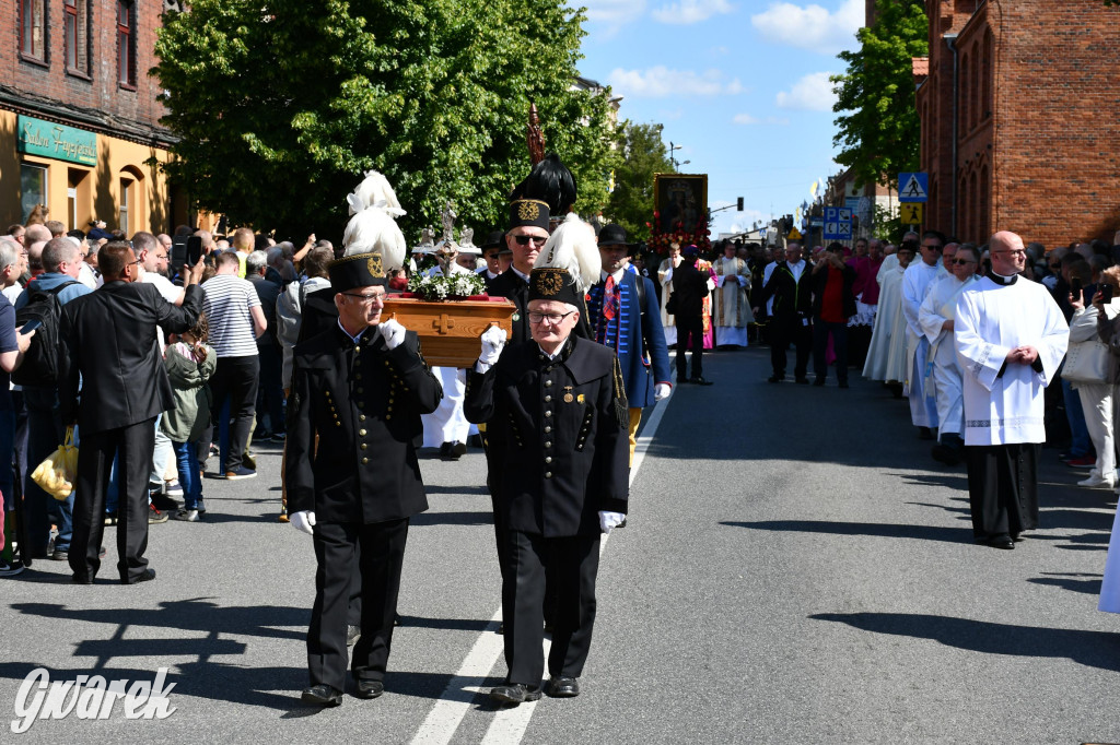 Tysiące pielgrzymów w Piekarach Śląskich