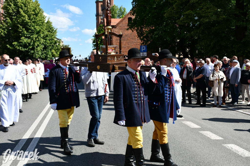 Tysiące pielgrzymów w Piekarach Śląskich