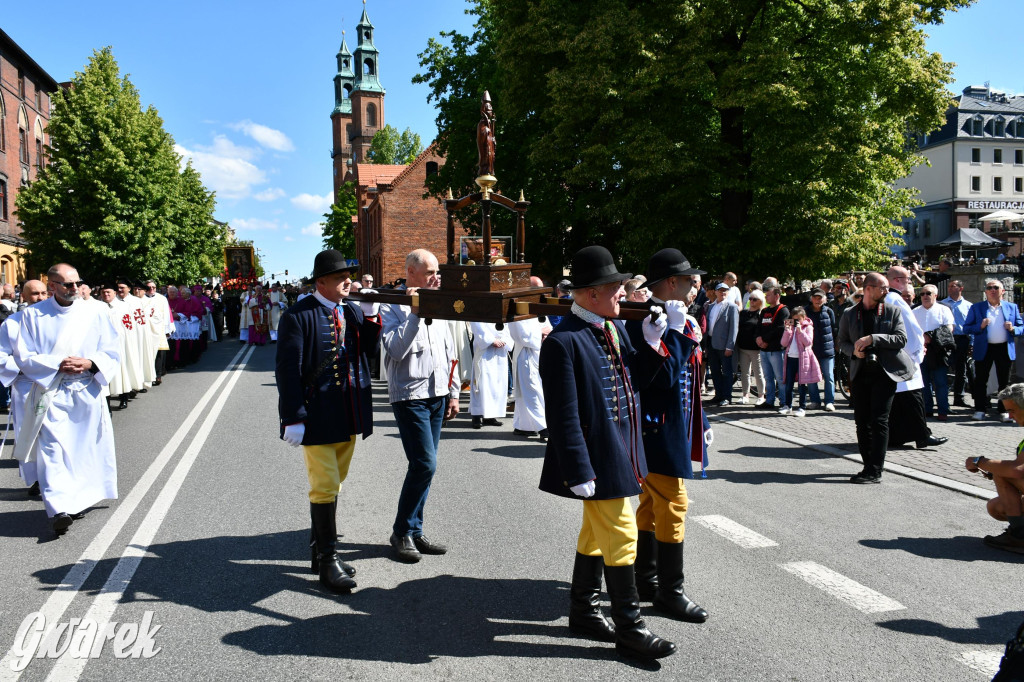 Tysiące pielgrzymów w Piekarach Śląskich
