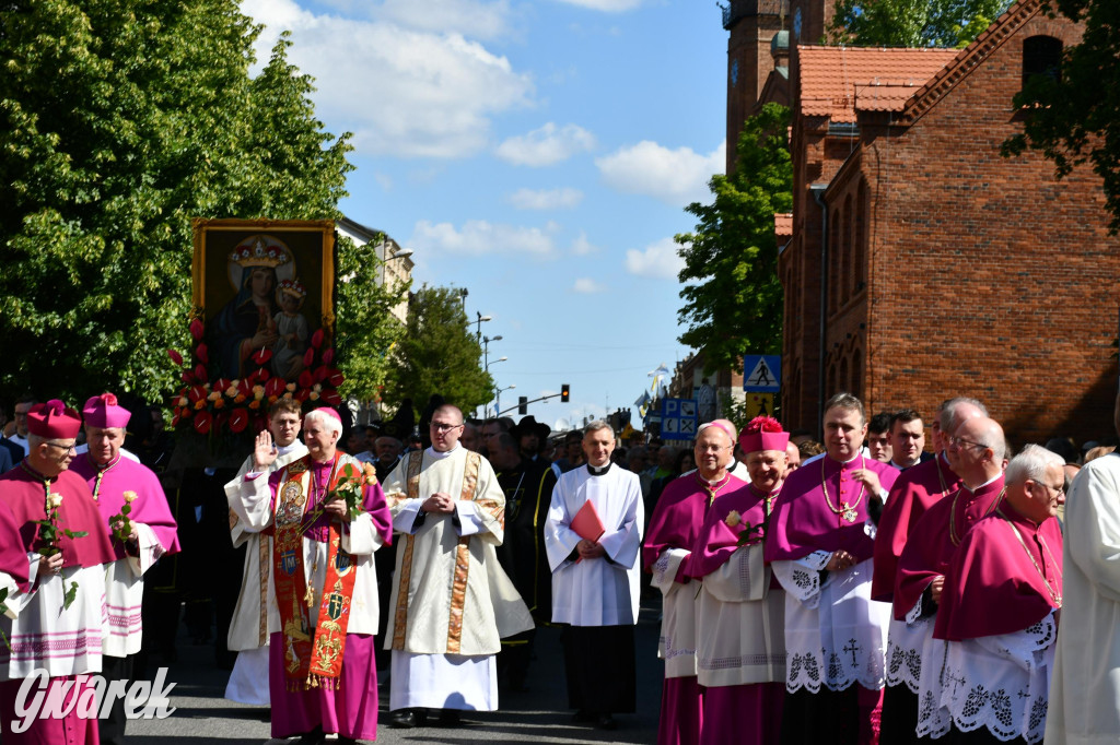Tysiące pielgrzymów w Piekarach Śląskich