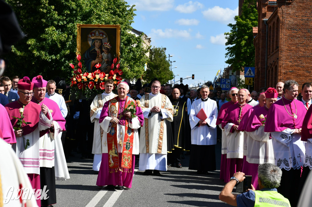 Tysiące pielgrzymów w Piekarach Śląskich