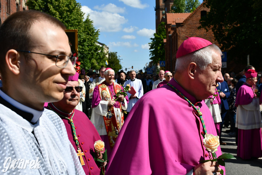 Tysiące pielgrzymów w Piekarach Śląskich