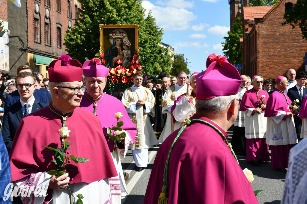 Tysiące pielgrzymów w Piekarach Śląskich