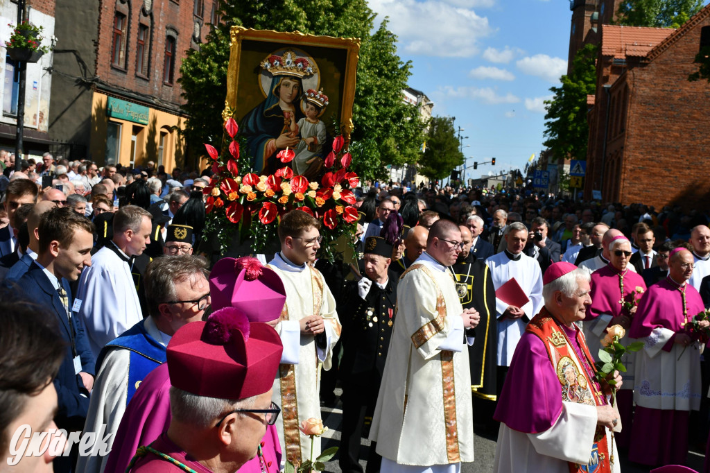 Tysiące pielgrzymów w Piekarach Śląskich