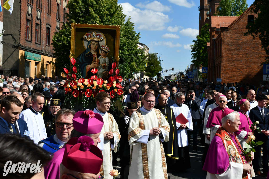 Tysiące pielgrzymów w Piekarach Śląskich