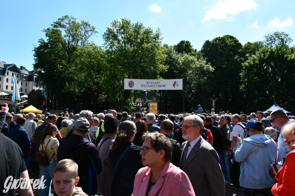 Tysiące pielgrzymów w Piekarach Śląskich