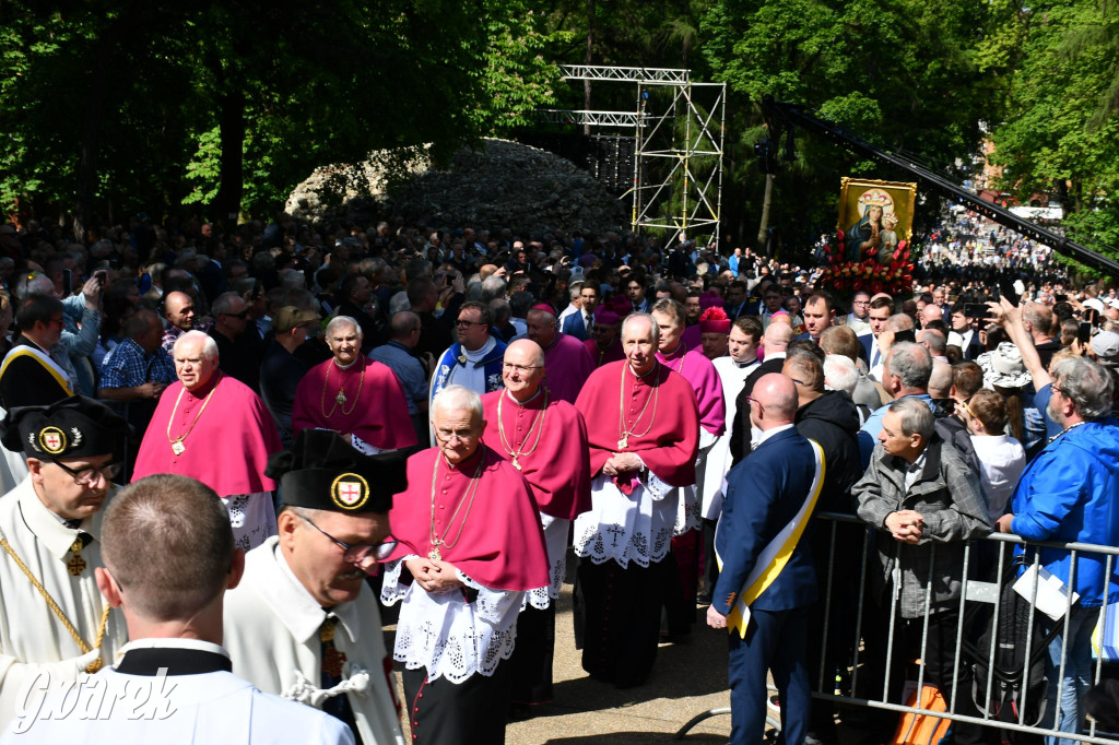 Tysiące pielgrzymów w Piekarach Śląskich