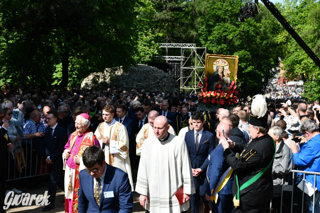 Tysiące pielgrzymów w Piekarach Śląskich