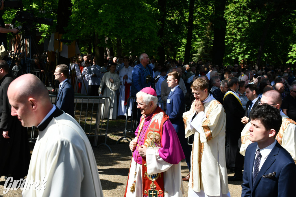 Tysiące pielgrzymów w Piekarach Śląskich