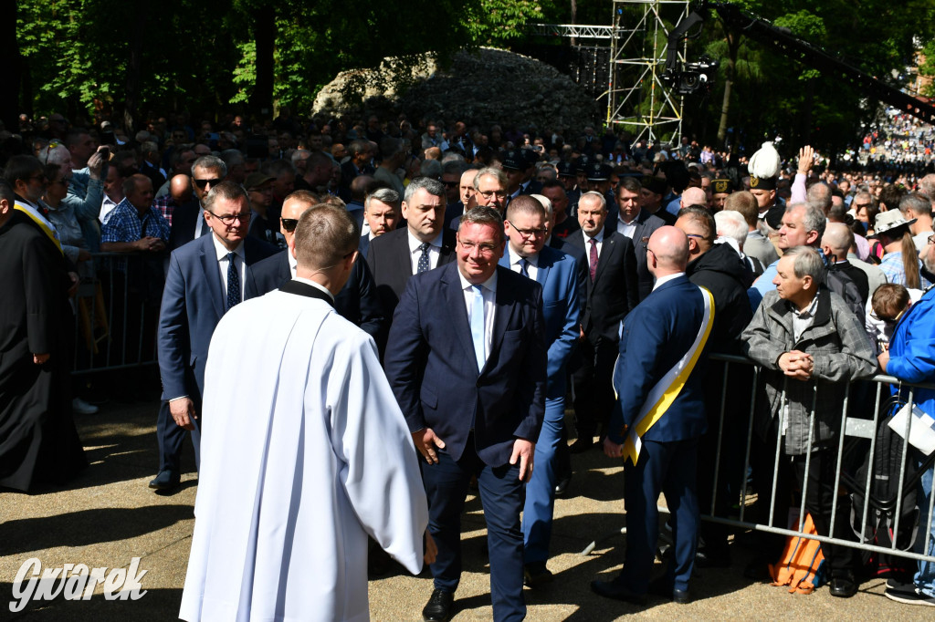 Tysiące pielgrzymów w Piekarach Śląskich