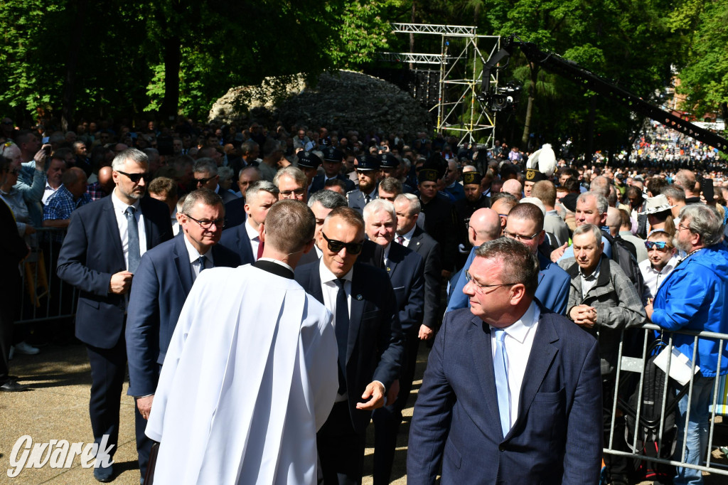 Tysiące pielgrzymów w Piekarach Śląskich