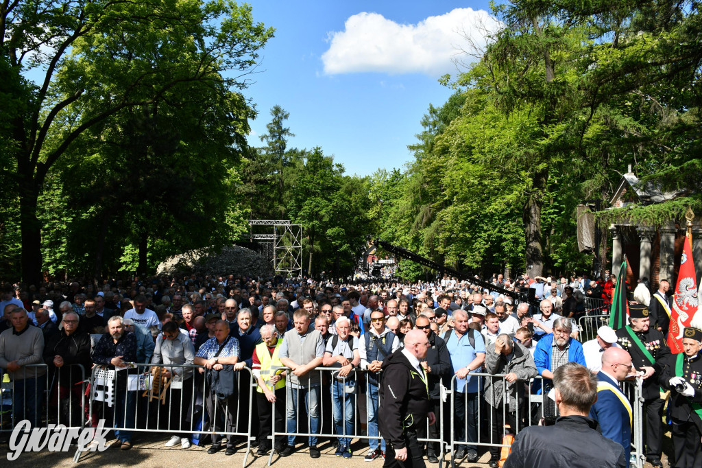 Tysiące pielgrzymów w Piekarach Śląskich