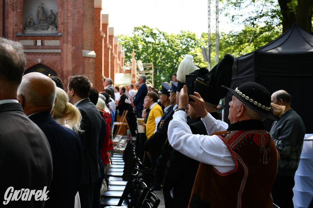 Tysiące pielgrzymów w Piekarach Śląskich