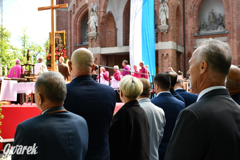 Tysiące pielgrzymów w Piekarach Śląskich