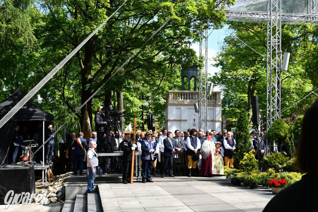 Tysiące pielgrzymów w Piekarach Śląskich