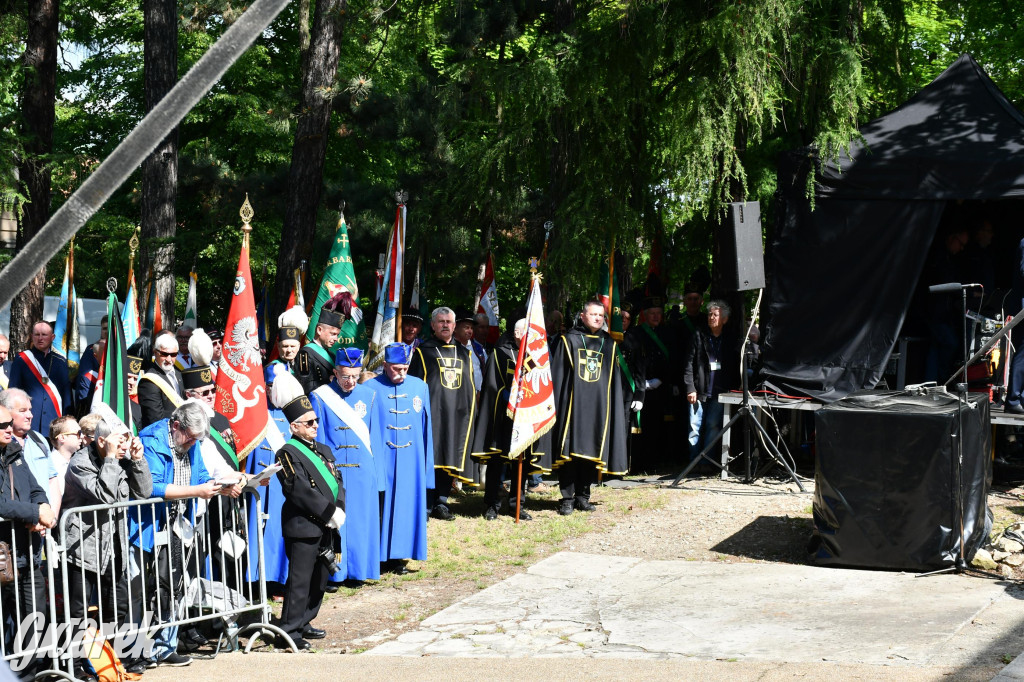 Tysiące pielgrzymów w Piekarach Śląskich