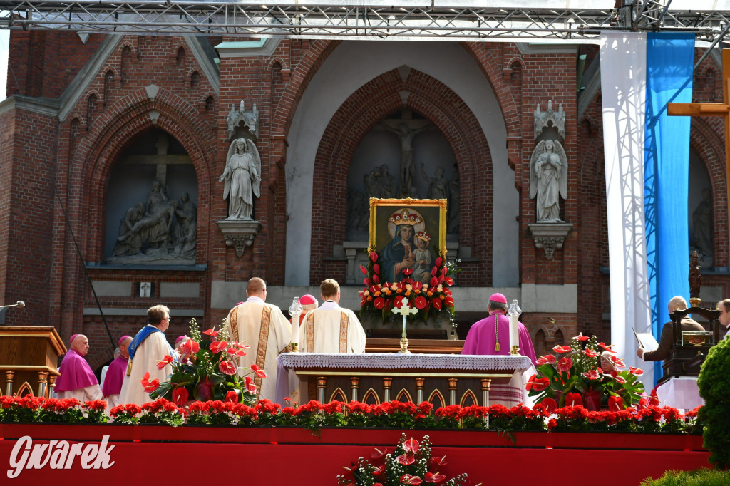 Tysiące pielgrzymów w Piekarach Śląskich