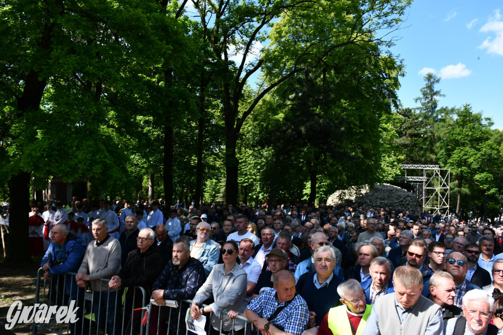 Tysiące pielgrzymów w Piekarach Śląskich