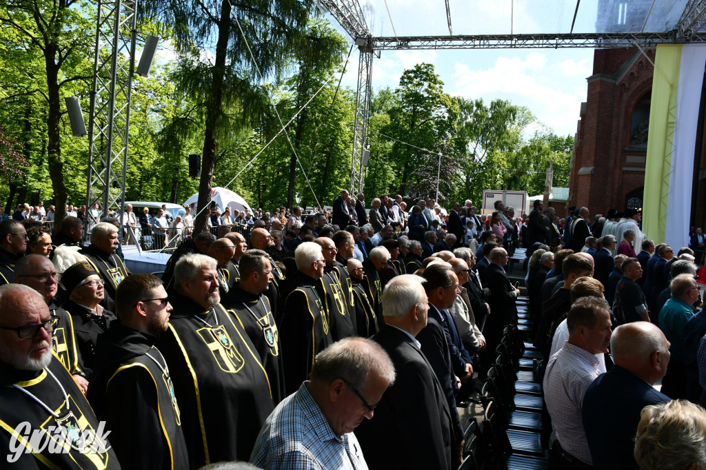 Tysiące pielgrzymów w Piekarach Śląskich