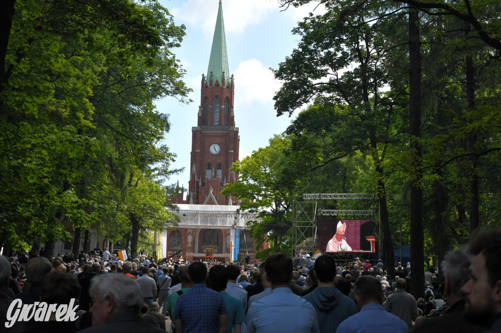 Tysiące pielgrzymów w Piekarach Śląskich
