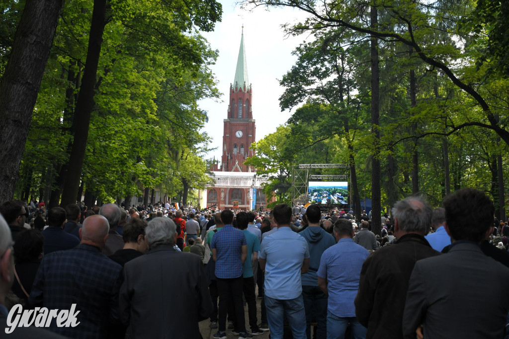 Tysiące pielgrzymów w Piekarach Śląskich