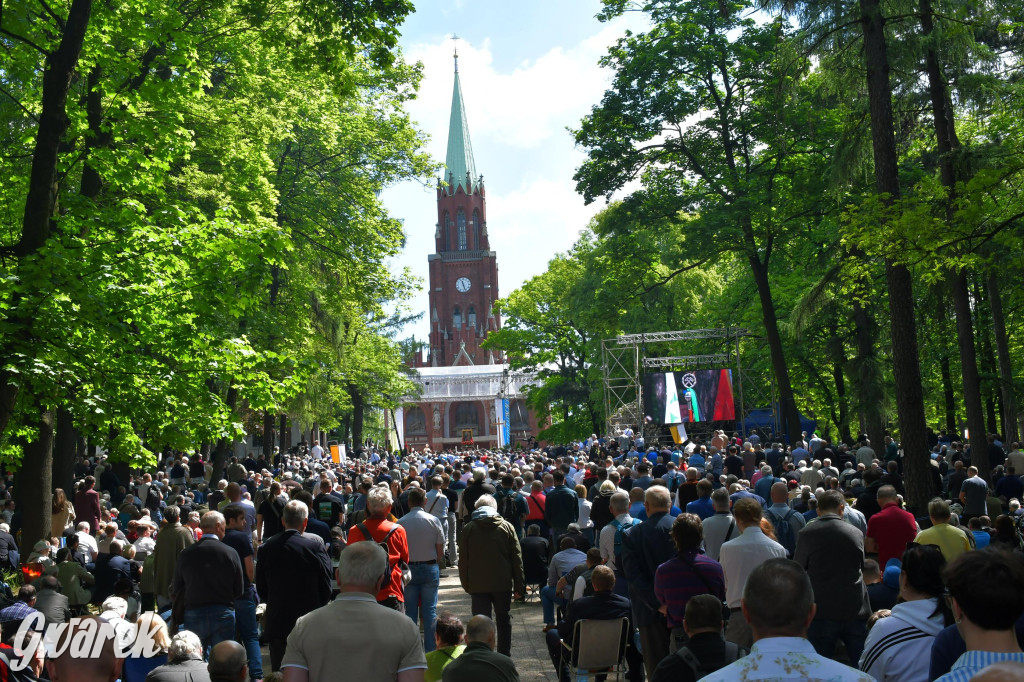 Tysiące pielgrzymów w Piekarach Śląskich