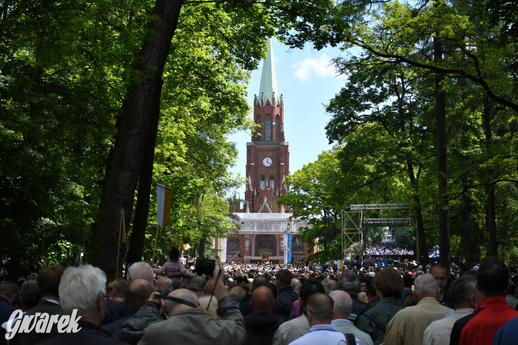 Tysiące pielgrzymów w Piekarach Śląskich