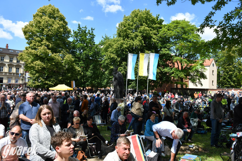 Tysiące pielgrzymów w Piekarach Śląskich