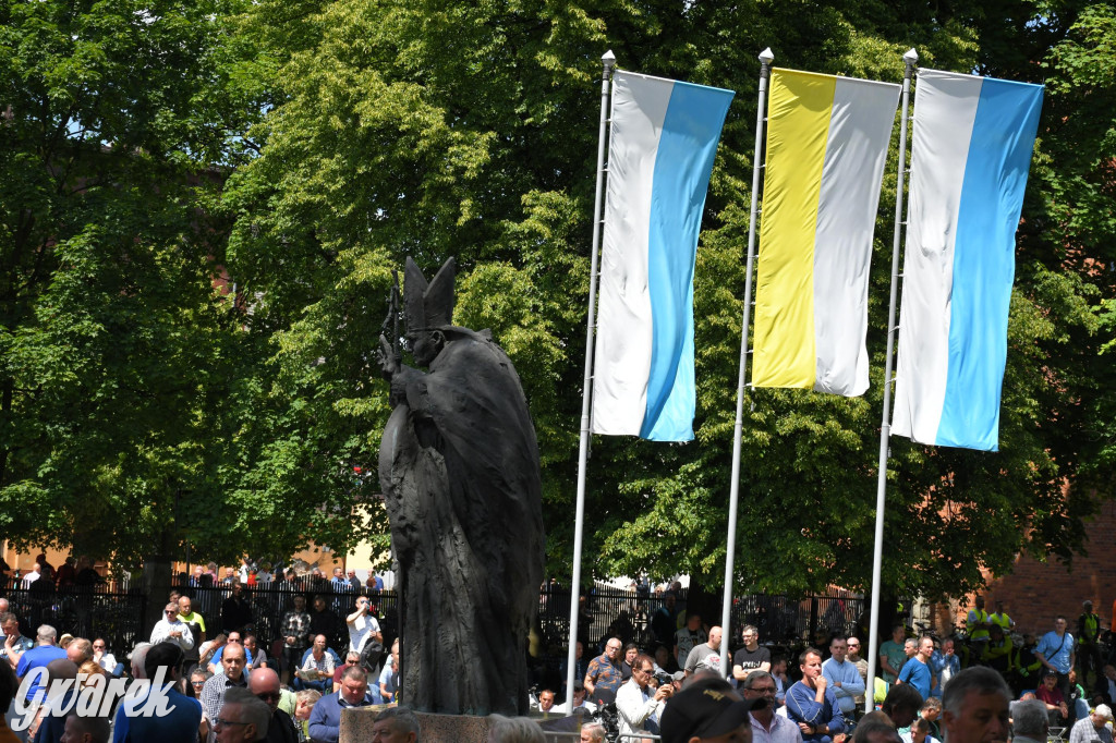 Tysiące pielgrzymów w Piekarach Śląskich