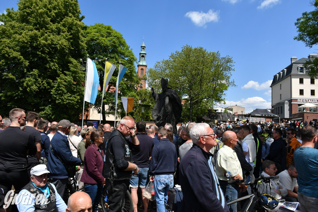 Tysiące pielgrzymów w Piekarach Śląskich