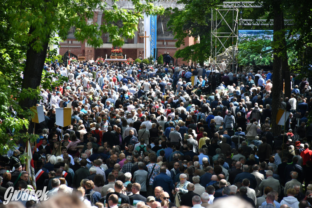 Tysiące pielgrzymów w Piekarach Śląskich