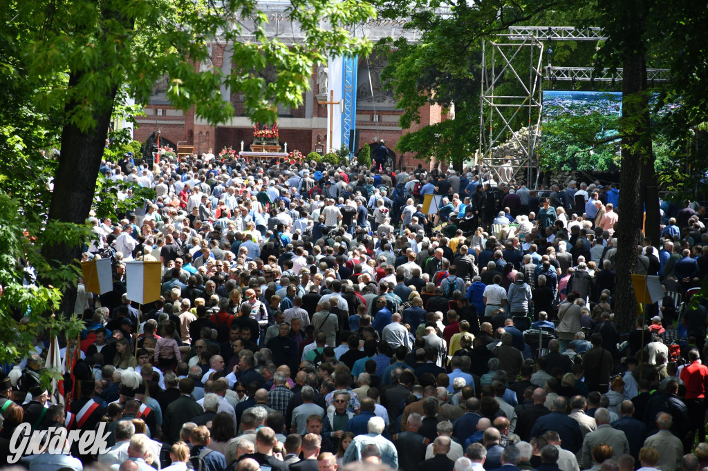 Tysiące pielgrzymów w Piekarach Śląskich