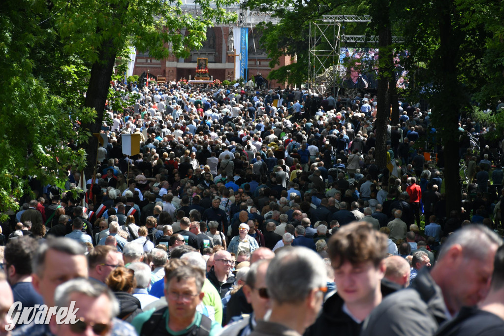 Tysiące pielgrzymów w Piekarach Śląskich