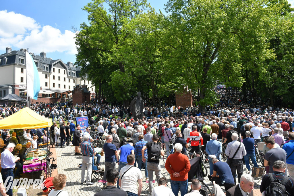 Tysiące pielgrzymów w Piekarach Śląskich