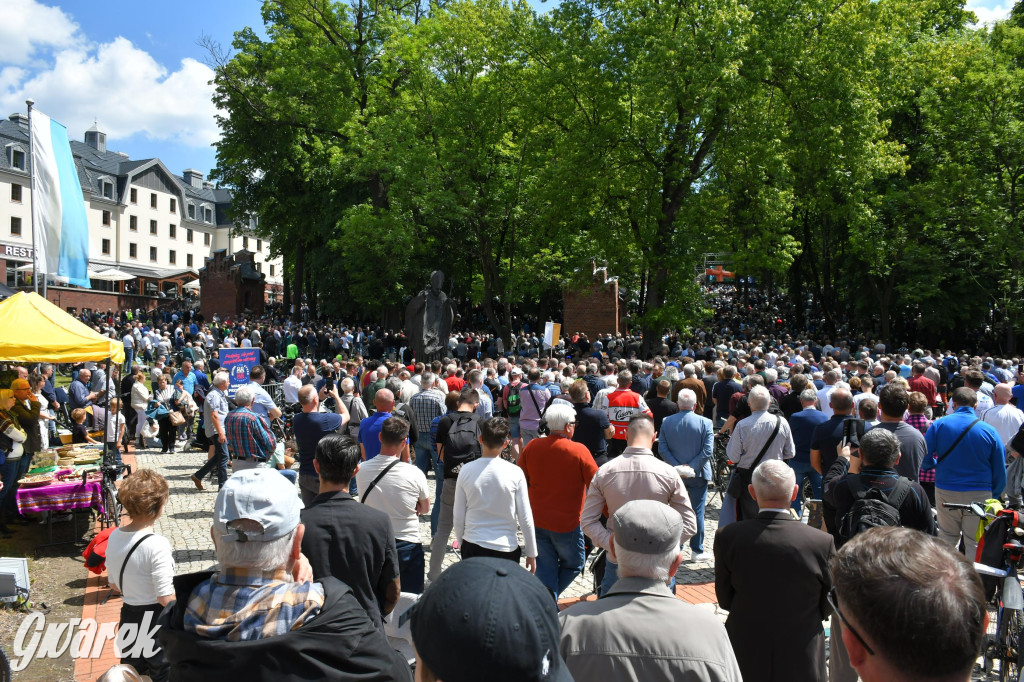 Tysiące pielgrzymów w Piekarach Śląskich