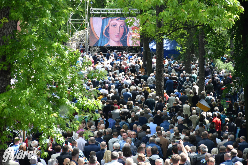 Tysiące pielgrzymów w Piekarach Śląskich
