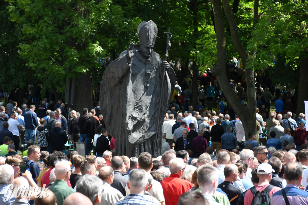 Tysiące pielgrzymów w Piekarach Śląskich