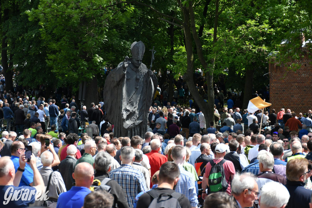 Tysiące pielgrzymów w Piekarach Śląskich