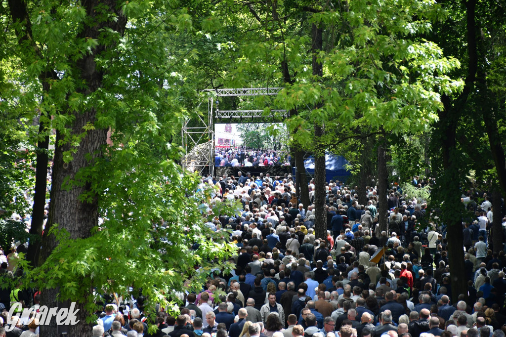 Tysiące pielgrzymów w Piekarach Śląskich