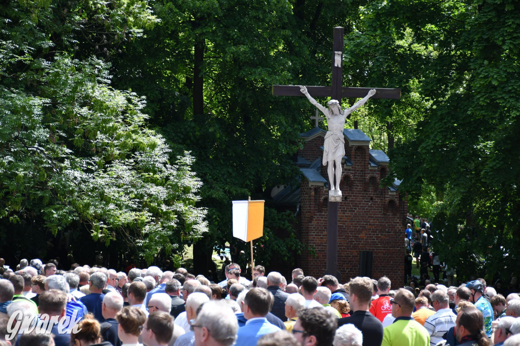 Tysiące pielgrzymów w Piekarach Śląskich