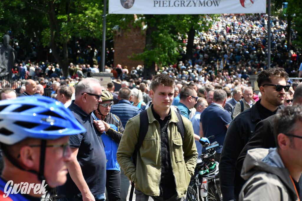 Tysiące pielgrzymów w Piekarach Śląskich
