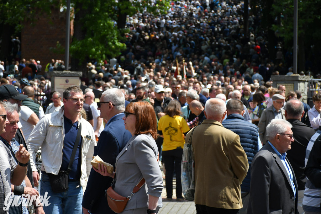 Tysiące pielgrzymów w Piekarach Śląskich
