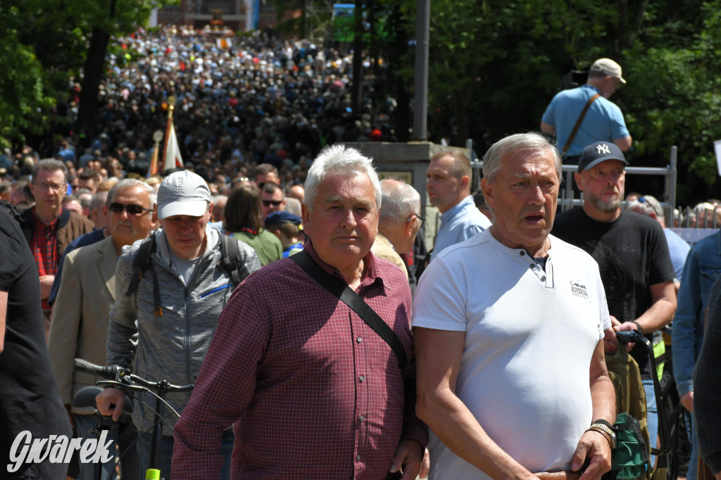 Tysiące pielgrzymów w Piekarach Śląskich