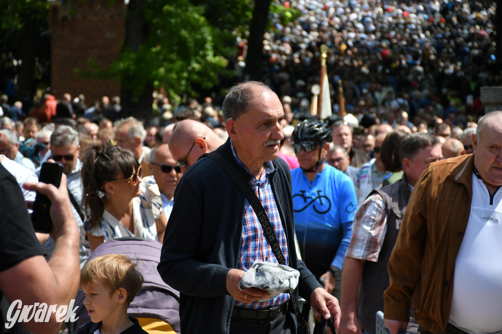 Tysiące pielgrzymów w Piekarach Śląskich