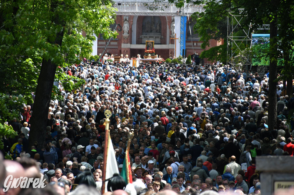 Tysiące pielgrzymów w Piekarach Śląskich