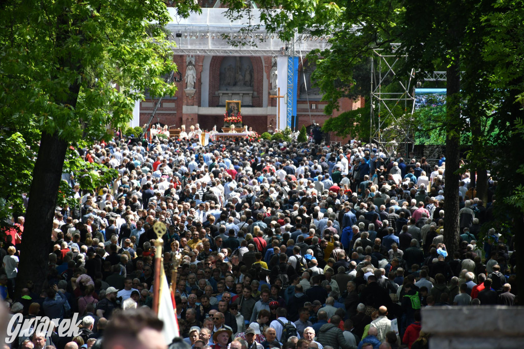 Tysiące pielgrzymów w Piekarach Śląskich