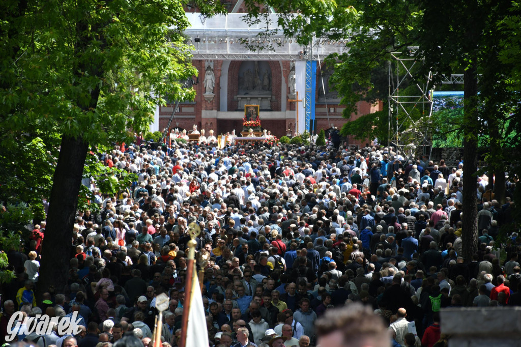 Tysiące pielgrzymów w Piekarach Śląskich