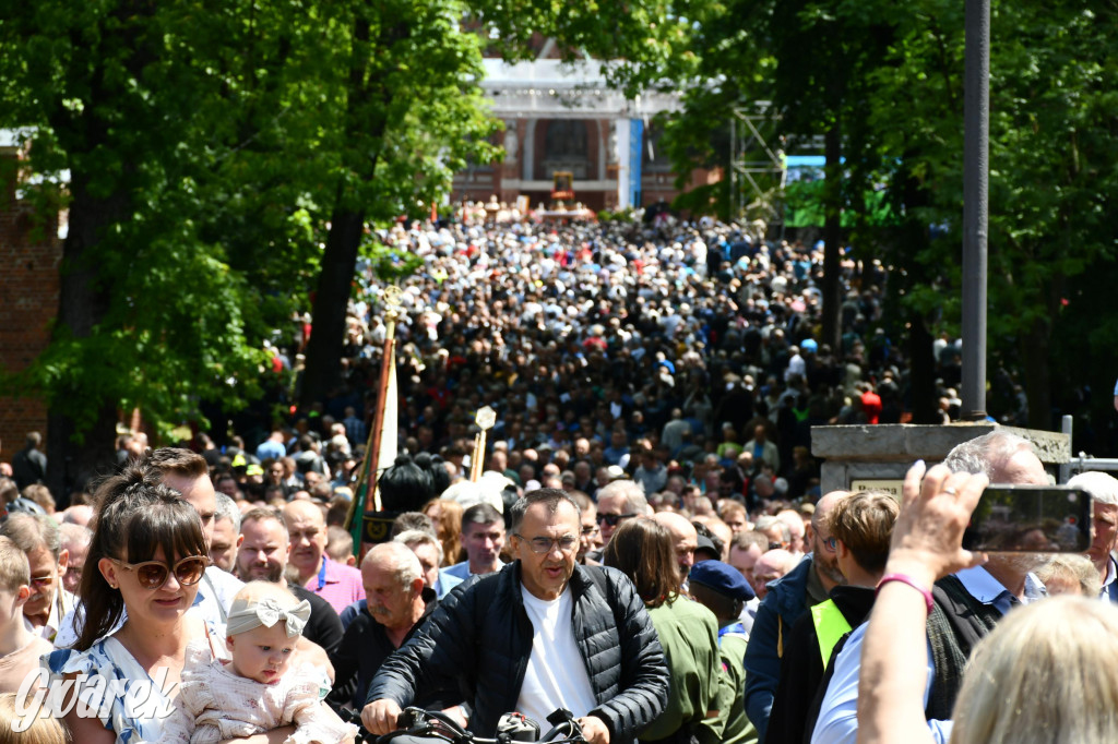 Tysiące pielgrzymów w Piekarach Śląskich