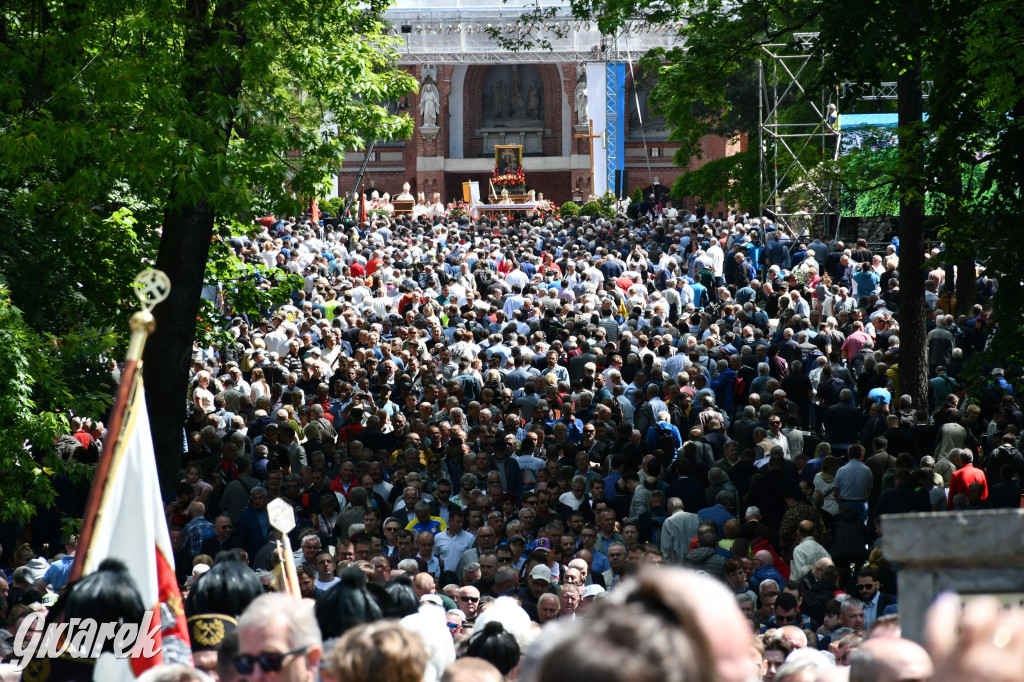 Tysiące pielgrzymów w Piekarach Śląskich
